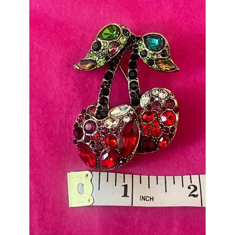 Unbranded elegant pave